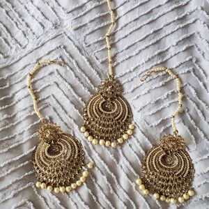 Gold earring and tikka set